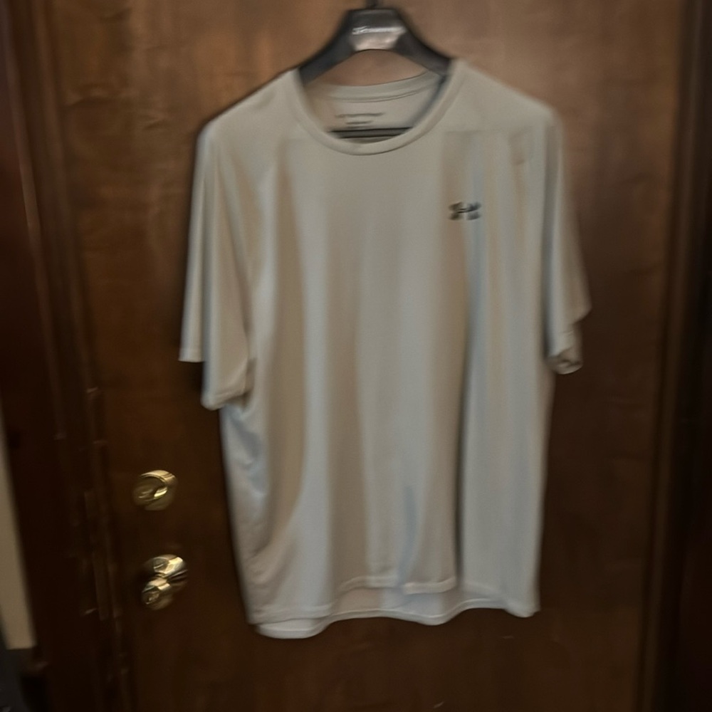 Under Armour short sleeve workout shirt, tan XXL in good condition